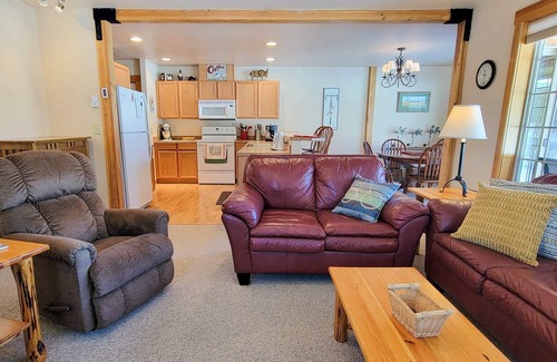 Winthrop House | Sunshine Station - 3 bedroom Winthrop Townhouse