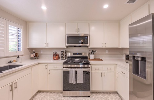 Carmel Valley House | Sunstream Townhome - 2 pools & hot tubs, BBQs, Tennis, Fitness Room, & Walkable