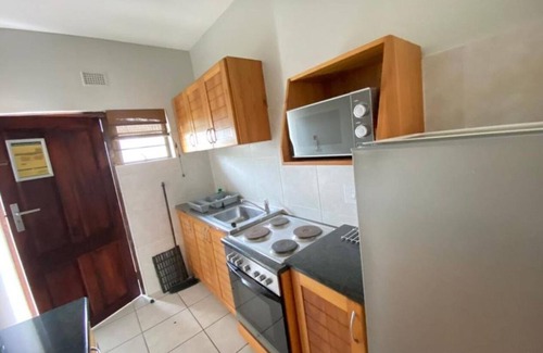 Margate Apartment | Suntide Cabanas ground floor studio apartment, Margate beach