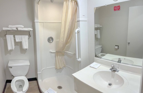 Iowa River Landing Hotel | Super 7 Motel