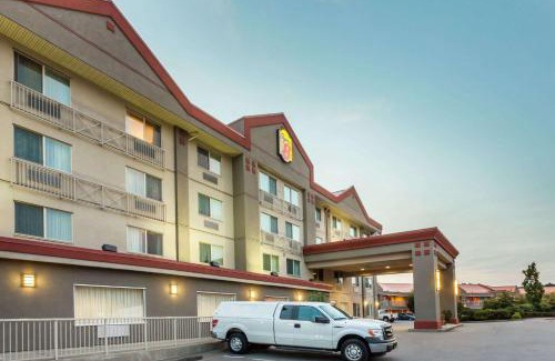 Abbotsford Hotel | Super 8 by Wyndham Abbotsford BC