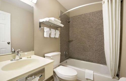 Ardmore Hotel | Super 8 by Wyndham Ardmore