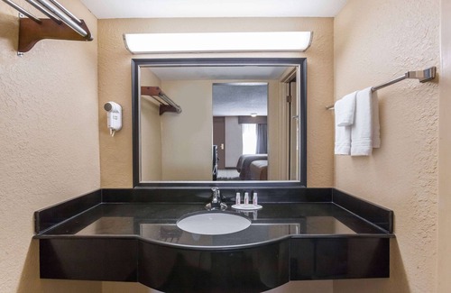 Atoka Hotel | Super 8 by Wyndham Atoka