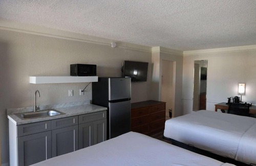 East Congress Hotel | Super 8 by Wyndham Austin South I-35