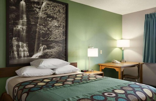 Batesville Hotel | Super 8 by Wyndham Batesville