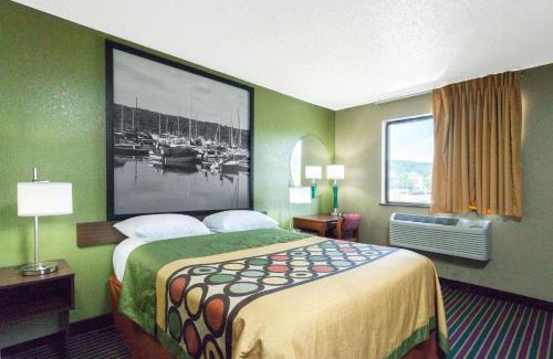 Bath Hotel | Super 8 by Wyndham Bath Hammondsport Area
