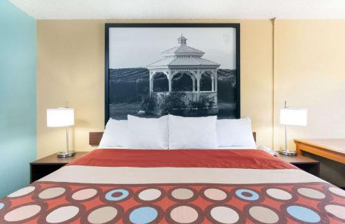 Bath Hotel | Super 8 by Wyndham Bath Hammondsport Area