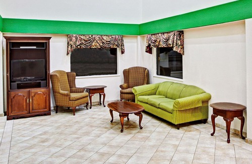 McNair Hotel | Super 8 by Wyndham Baytown/I-10