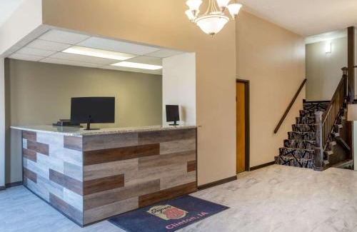 Clinton Hotel | Super 8 by Wyndham Clinton