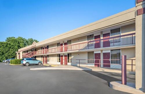 Commerce Hotel | Super 8 by Wyndham Commerce