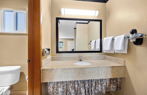 Bertsch-Oceanview Hotel | Super 8 by Wyndham Crescent City