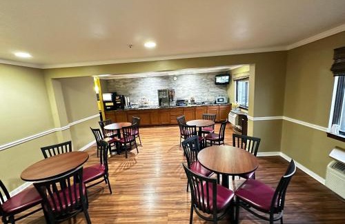 Eau Claire Hotel | Super 8 by Wyndham Eau Claire WI