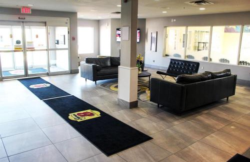 Southside Hotel | Super 8 by Wyndham Edmonton South