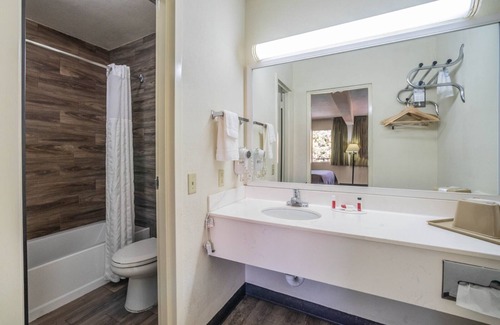 Biggs Field Hotel | Super 8 by Wyndham El Paso Airport