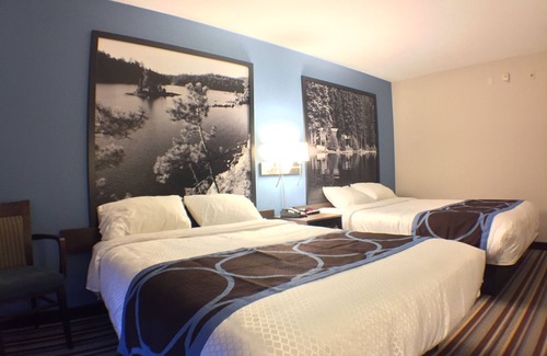 Rainy River District Hotel | Super 8 by Wyndham Fort Frances