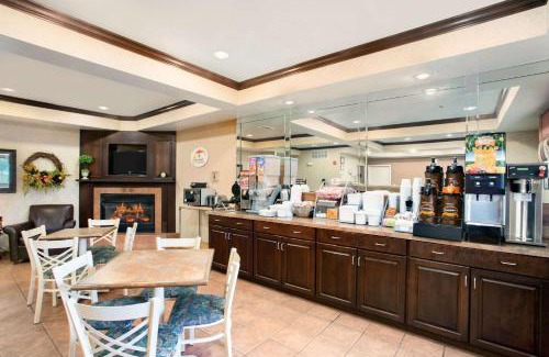 Grayville Hotel | Super 8 by Wyndham Grayville