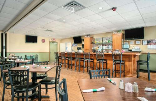 Grayville Hotel | Super 8 by Wyndham Grayville