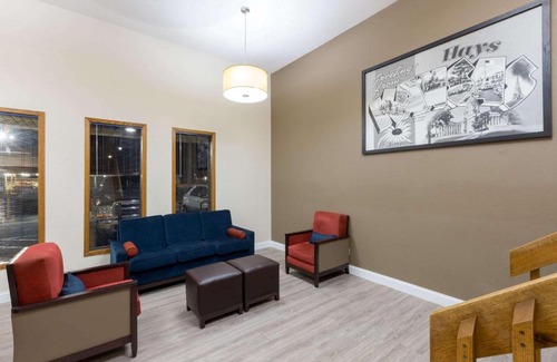 Hays Hotel | Super 8 by Wyndham Hays KS