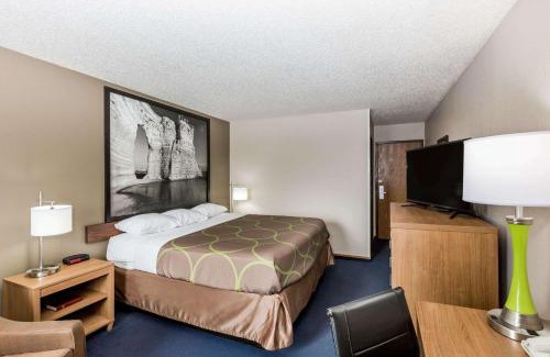 Hays Hotel | Super 8 by Wyndham Hays KS