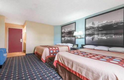 Dupont Hotel | Super 8 by Wyndham Henderson North East Denver