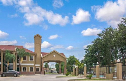 Brookhollow Hotel | Super 8 by Wyndham Houston/Brookhollow NW