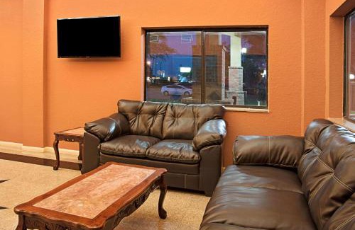 Brookhollow Hotel | Super 8 by Wyndham Houston/Brookhollow NW