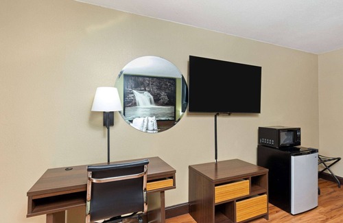 Lynn Garden Hotel | Super 8 by Wyndham Kingsport