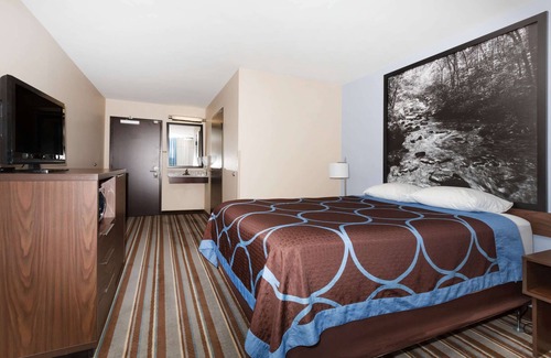 Longmont Hotel | Super 8 by Wyndham Longmont/Twin Peaks