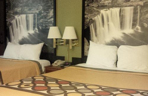 Madison Hotel | Super 8 by Wyndham Madison IN