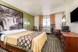 Madison Hotel | Super 8 by Wyndham Madison IN