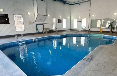 Medicine Hat Hotel | Super 8 by Wyndham Medicine Hat AB