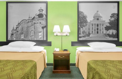 Mobile Hotel | Super 8 by Wyndham Mobile