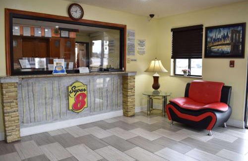 Newport News Hotel | Super 8 by Wyndham Newport News/Jefferson Ave.