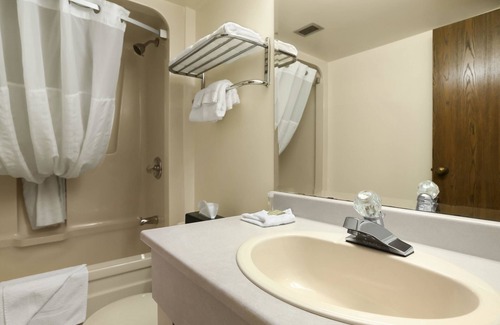 North Bay Hotel | Super 8 by Wyndham North Bay