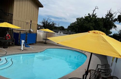 Red Bluff Hotel | Super 8 by Wyndham Red Bluff