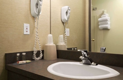 Revelstoke Hotel | Super 8 by Wyndham Revelstoke BC
