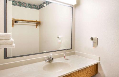 Richfield Hotel | Super 8 by Wyndham Richfield Cleveland