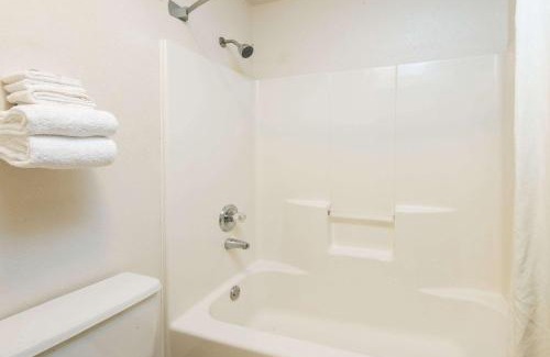 Richfield Hotel | Super 8 by Wyndham Richfield Cleveland