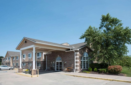 Richmond Hotel | Super 8 by Wyndham Richmond