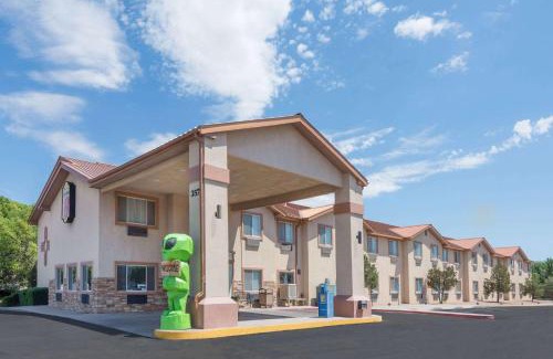 Roswell Hotel | Super 8 by Wyndham Roswell