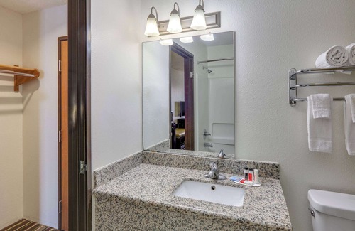 Roswell Hotel | Super 8 by Wyndham Roswell