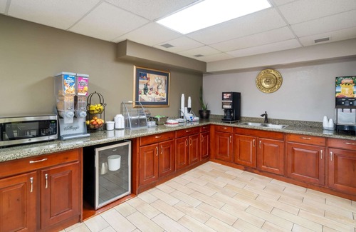Shepherdsville Hotel | Super 8 by Wyndham Shepherdsville/Louisville South I65