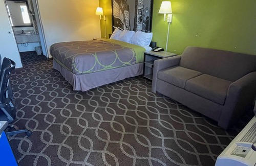 San Marcos Hotel | Super 8 by Wyndham San Marcos