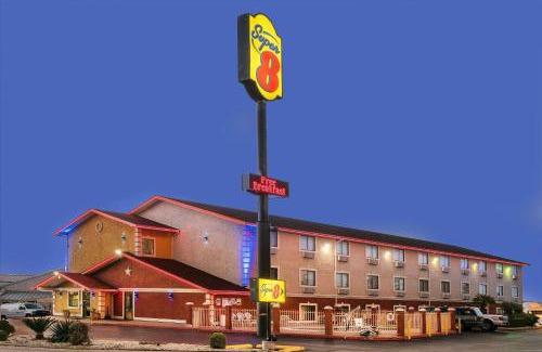 North San Antonio - SAT Hotel | Super 8 by Wyndham San Antonio/I-35 North