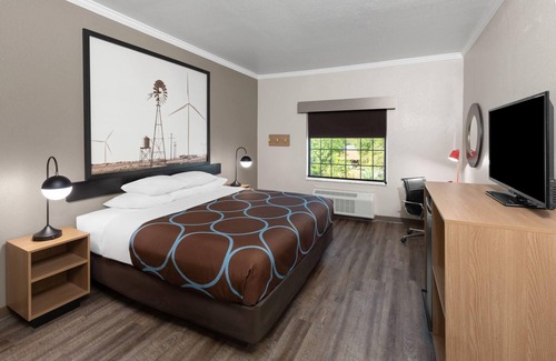 San Antonio Hotel | Super 8 by Wyndham San Antonio/Alamodome Area