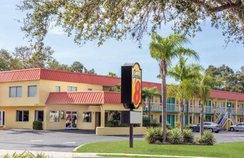 Indian Beach Sapphire Shores Hotel | Super 8 by Wyndham Sarasota Near Siesta Key
