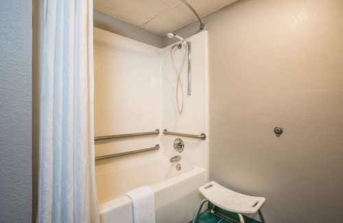 Sevierville Hotel | Super 8 by Wyndham Sevierville Riverside