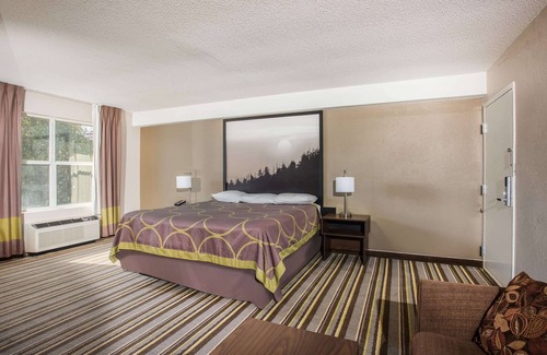 Sevierville Hotel | Super 8 by Wyndham Sevierville Riverside