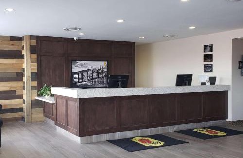 Spruce Grove Hotel | Super 8 by Wyndham Spruce Grove