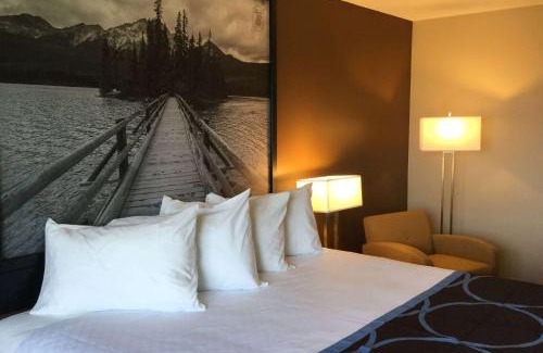 Spruce Grove Hotel | Super 8 by Wyndham Spruce Grove